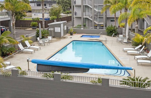 Whitianga Cottage | MARINAVIEW - WHITIANGA HOLIDAY APARTMENT, with pool in Ferry Landing