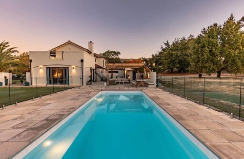 Blenheim House | Marlborough Estate: Pool, Spa, Tennis & Pizza Oven