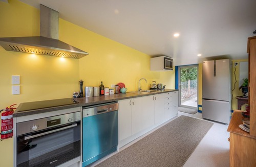 Port Levy House | Matagouri Cottage - Christchurch, Port Levy Holiday Home