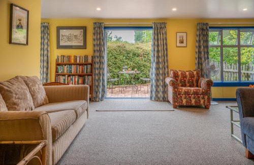 Port Levy House | Matagouri Cottage - Christchurch, Port Levy Holiday Home