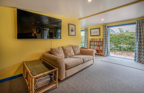 Port Levy House | Matagouri Cottage - Christchurch, Port Levy Holiday Home