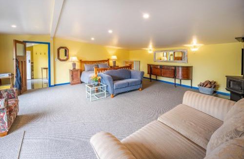 Port Levy House | Matagouri Cottage - Christchurch, Port Levy Holiday Home