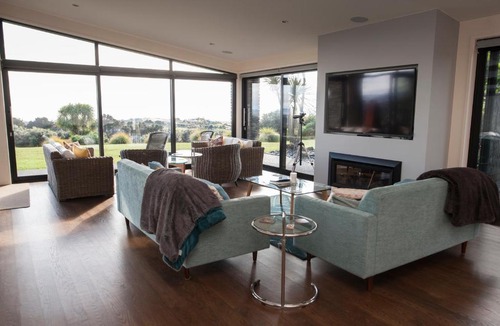 Tutukaka Cabin | Matapouri & Tutukaka Spectacular Coastal Views- Aroha Luxury Guest Suite