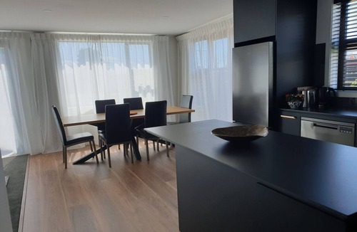Richmond House | Mathea House - Premium Accommodation - New Fully Equipped Home