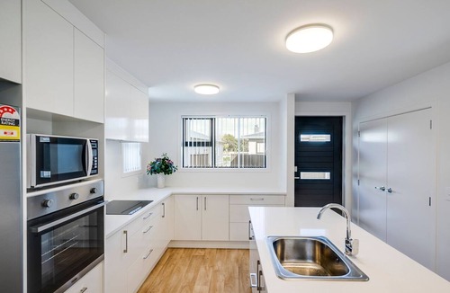 Hastings House | Mayfair Holiday Home - Hastings Accommodation