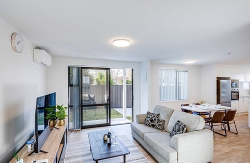 Hastings House | Mayfair Holiday Home - Hastings Accommodation