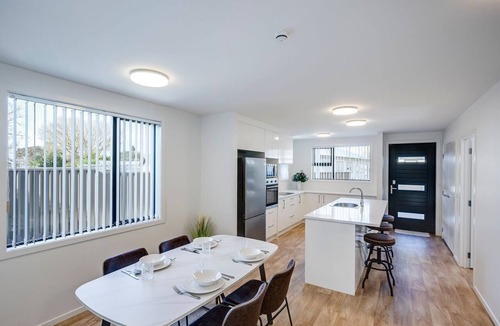 Hastings House | Mayfair Holiday Home - Hastings Accommodation