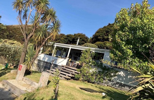 Tryphena House | Medlands Beach House