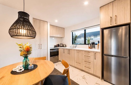 Saint Albans House | Merivale 2BR | Parking + Fenced Backyard