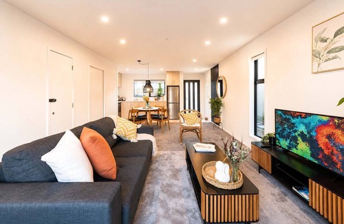 Saint Albans House | Merivale 2BR | Parking + Fenced Backyard