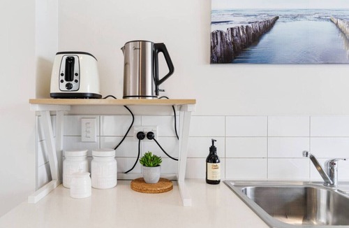 Merivale Apartment | Merivale bungalow with garden and parking in Christchurch