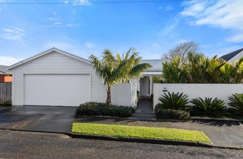 New Plymouth House | Metro Haven to Luxury on Lemon