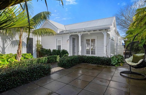 New Plymouth House | Metro Haven to Luxury on Lemon