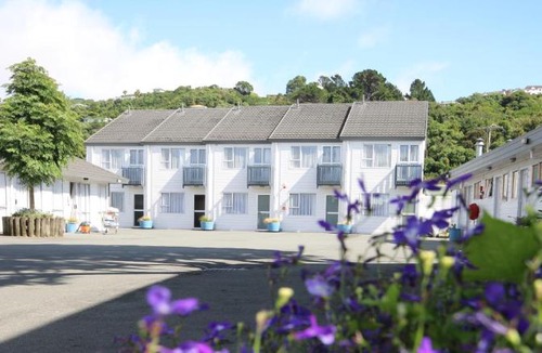 Petone Hotel | Midway Pacifica Lodge