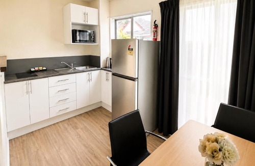 Petone Hotel | Midway Pacifica Lodge