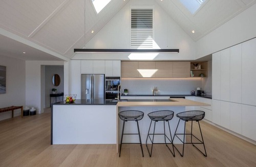 Wanaka House | Miharo Wanaka Retreat | Spa, BBQ & Mountain Views