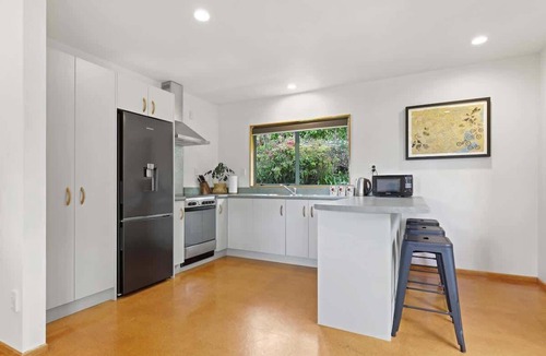 Lake Okareka House | Millar's Hideaway - Lake Views, Walk to Beach
