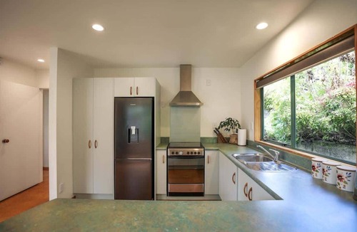 Lake Okareka House | Millar's Hideaway - Lake Views, Walk to Beach