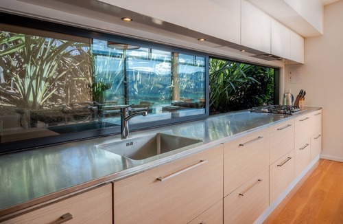 Akaroa House | Million Dollar View - Takamatua Holiday Home