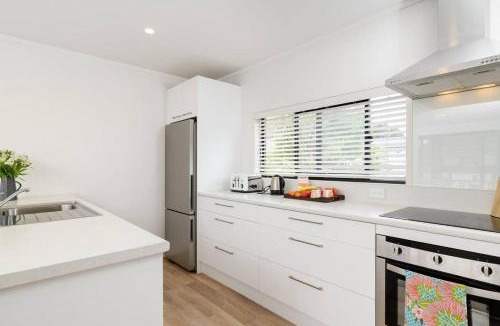 Mount Maunganui House | Miro Street Townhouse centrally located to Blake park