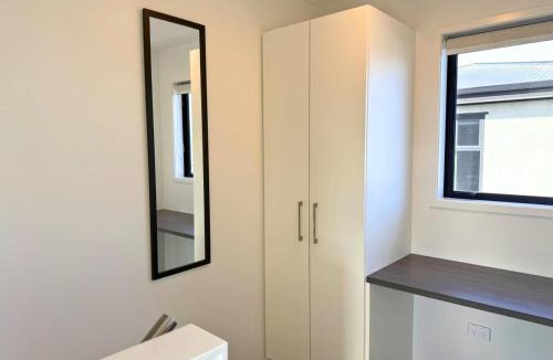 Lower Hutt House | Modern 1BR Townhouse with Private Courtyard