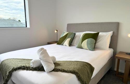 Lower Hutt House | Modern 2BR Townhouse in Fairfield