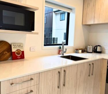 Lower Hutt House | Modern 2BR Townhouse in Fairfield