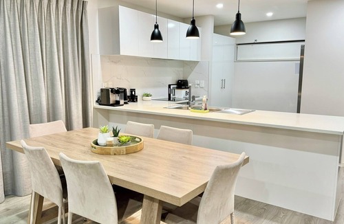 Panmure House | Modern 3-Bedroom Home with Free Parking.