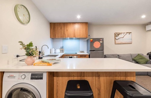 Christchurch City Centre Apartment | Modern 3BR CBD | Private Patio | Sleeps 6