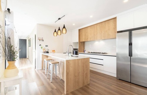 Eastern Beach House | Modern 4-Bedroom Home in Bucklands Beach