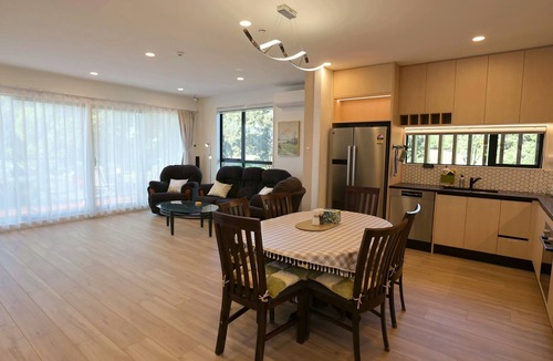 Saint Johns House | Modern 4BR park-view home in St Johns
