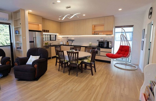 Saint Johns House | Modern 4BR park-view home in St Johns