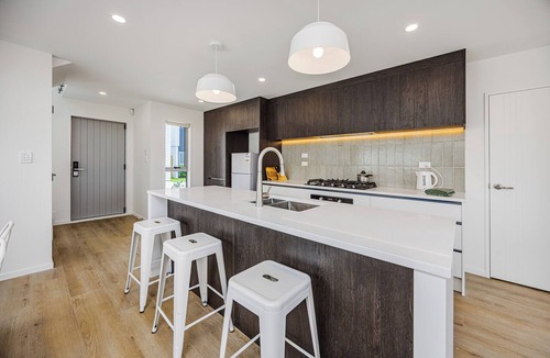 Mount Roskill House | Modern Central Auckland Stay- perfect for families, groups & business travellers