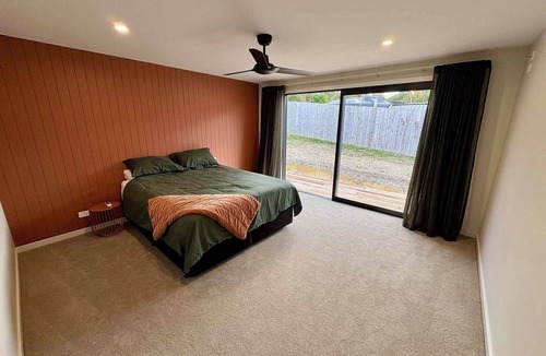 Cooks Beach House | Modern Coastal Escape at Cooks Beach