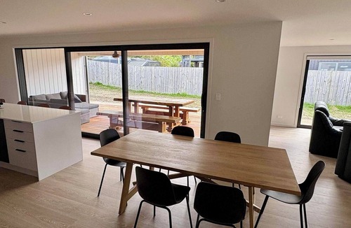 Cooks Beach House | Modern Coastal Escape at Cooks Beach