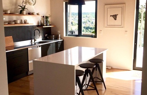 Stanmore Bay House | Modern coastal family retreat, 5 mins drive to local beaches