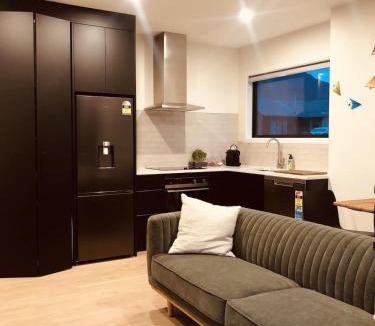Kawarau Falls House | Modern Cosy Apartment in Peaceful Jacks Point