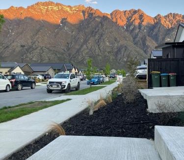 Kawarau Falls Apartment | Modern, Cosy Apartment in Peaceful Area with Mountain Views