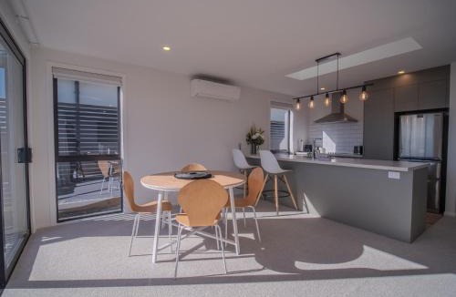 Wharewaka House | Modern, Cosy Retreat