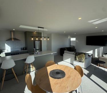 Wharewaka House | Modern, Cosy Retreat