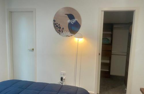 Lowburn House | Modern Ensuite Room with Light Kitchenette & Private Entrance in Cromwell