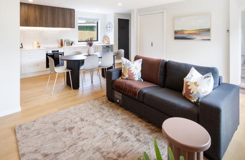 Saint Albans Apartment | Modern Family-Friendly Home Near St Albans Park