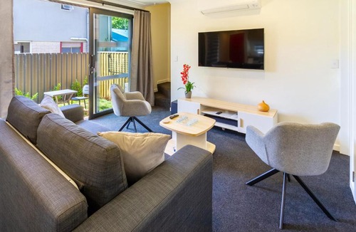 Riccarton House | Modern Home in Riccarton. Walk to Westfield Mall