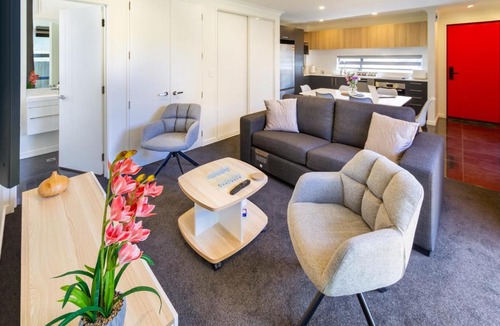 Riccarton House | Modern Home in Riccarton. Walk to Westfield Mall