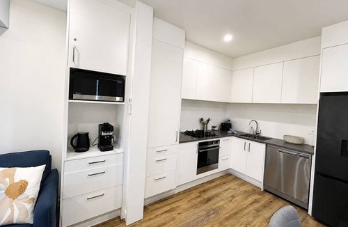 Auckland House | Modern & New 3BR - 2.5 bath Haven Near Totara Park