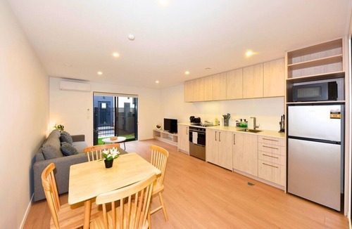 Christchurch City Centre Apartment | Modern One Bedroom Stay on Bath Street