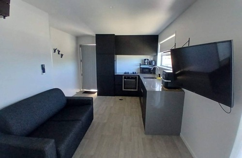 Papamoa Beach Apartment | Modern Papamoa Apartment - five minutes to the beach and shopping