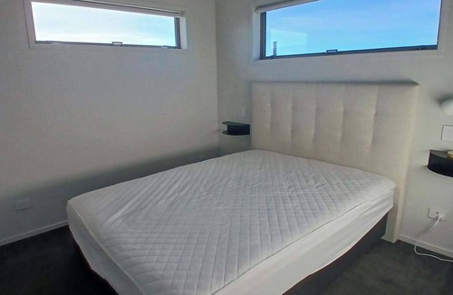 Papamoa Beach Apartment | Modern Papamoa Apartment - five minutes to the beach and shopping