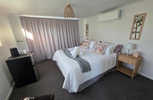 Napier Ski Chalet | Modern & Private Studio in Tamatea, Napier