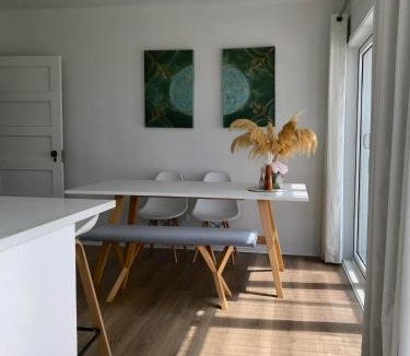 Greenlane - Ellerslie House | Modern, recently renovated, private house with parking